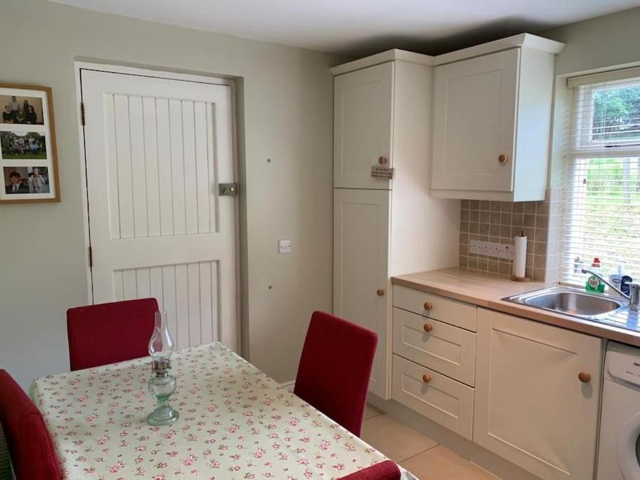 Butler'S Cottage, Letterkenny Bagian luar foto